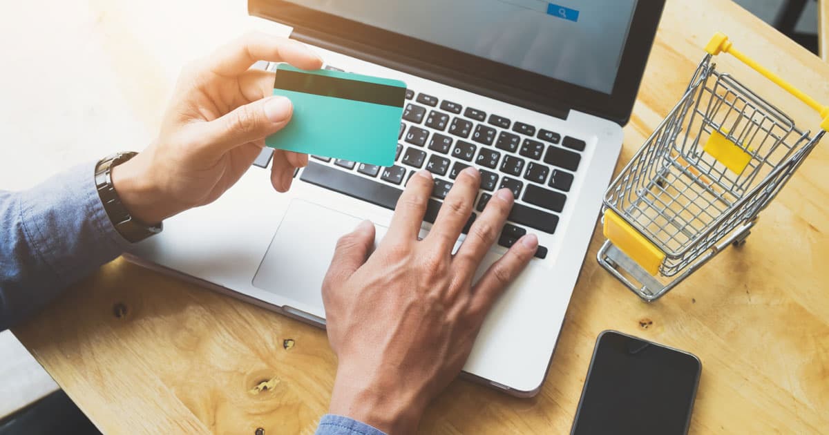 Minimal | Ραγδαία αύξηση των online συναλλαγών λόγω της πανδημίας.